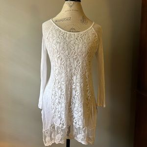 Tunic style t shirt material with lace insert, Size small. Pet/smoke free home.